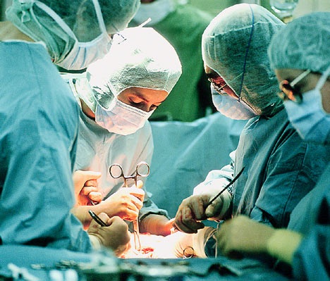 http://muslimvillage.com/wp-content/uploads/2010/08/Organ-transplant-operation.jpg
