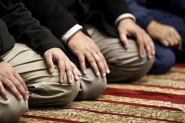 Muslims-praying