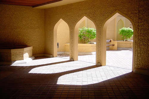 Arches and Shades by Waleed Alzuhair / Creative Commons