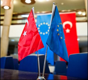 Flags Turkey EU by European Parliament / Creative Commons