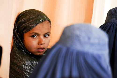 Little Afgan girl by DVIDSHUB / Creative Commons