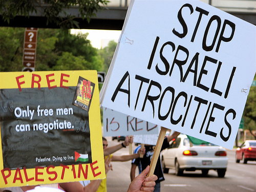 Stop Israeli Atrocities by Grant Neufeld / Creative Commons