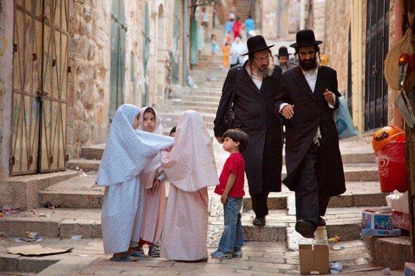 Jewish men Muslim children