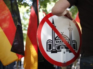German-anti-mosque-placard / Source: loonwatch.com