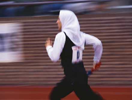Muslim woman run / Source: www.womensviewsonnews.org