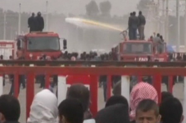 Turkish police clash with Syrian refugees