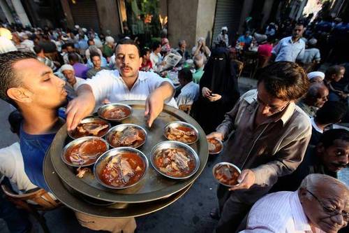 Egyptians observe the holy month of Ramadan