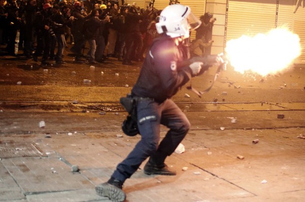 Riots erupt in Turkey over corruption scandal