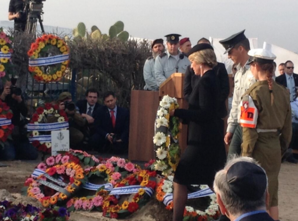 Julie Bishop lays at Ariel Sharon's Funeral