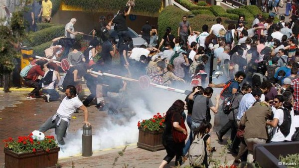 Police fire tear gas at Istanbul protesters