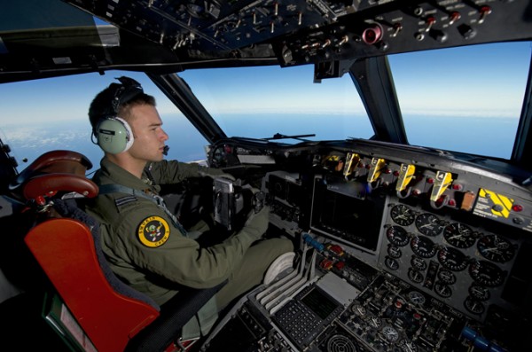 Malaysia plane search paused for night