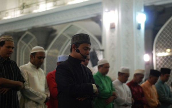 More than 200 Muslims in Pattani perform special prayer for MH370