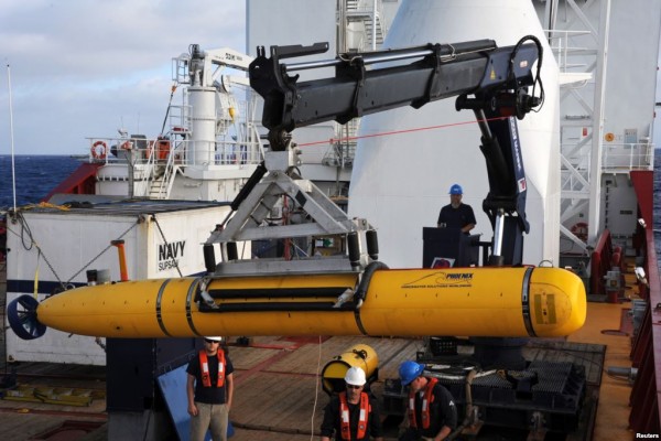 Search for missing MH370 moves underwater