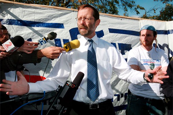 Israeli Knesset deputy speaker storms Aqsa complex