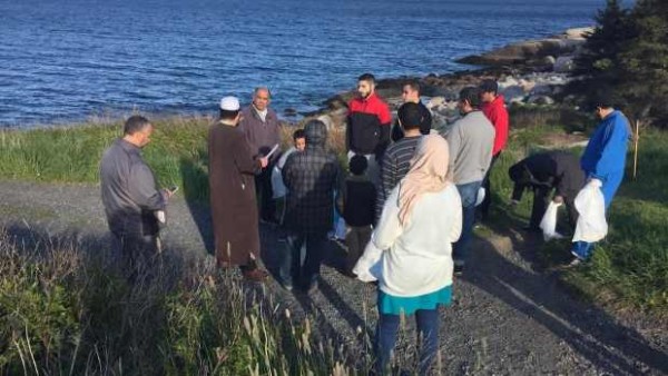 Canadian Muslims Clean Halifax Park