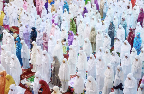 Indonesian Muslim women hold prayers on the first night of the holy month of Ramadan at the Istiqlal mosque in Jakarta on July 9, 2013. Islam's holy month of Ramadan is celebrated by Muslims worldwide marked by fasting, abstaining from foods, sex and smoking from dawn to dusk for soul cleansing and strengthening the spiritual bond between them and the Almighty.   AFP PHOTO / ADEK BERRYADEK BERRY/AFP/Getty Images