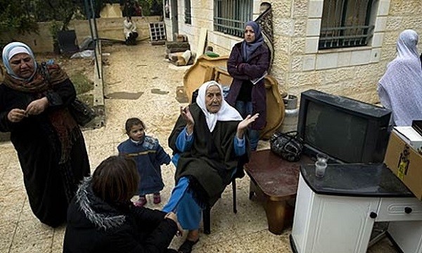Palestinian-women-evicted