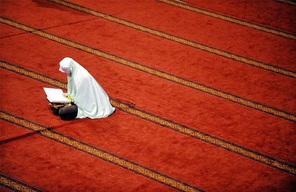 women-in-mosque