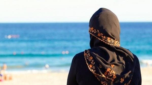 https://muslimvillage.com/wp-content/uploads/2015/12/hijab-sea.jpg