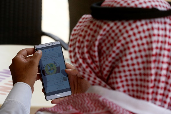 A Saudi man explores social media on his mobile device as he sits at a cafe in Riyadh, Saudi Arabia May 24, 2016. REUTERS/Faisal Al Nasser