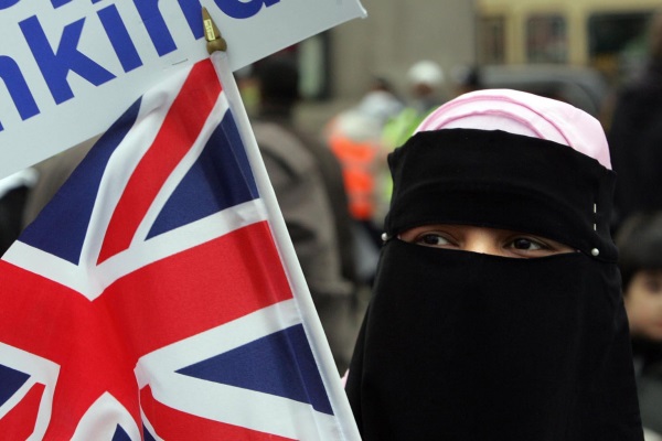 BRITISH-MUSLIMS-woman
