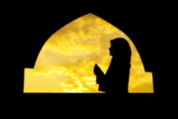 Muslim-woman-praying