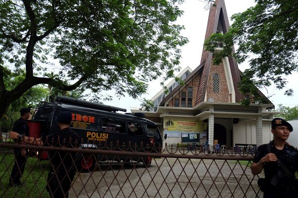 Police are seen outside Saint Joseph catholic church after a suspected terror attack by a knife-wielding assailant on a priest during the Sunday service in Medan, North Sumatra, Indonesia August 28, 2016 in this photo taken by Antara Foto.  Antara Foto/Irsan Mulyadi/via REUTERS