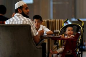 A Muslim family has their breakfast at the Al Meroz hotel in Bangkok, Thailand, August 29, 2016.  REUTERS/Chaiwat Subprasom