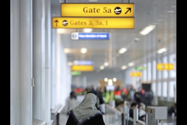 muslim-woman-airport