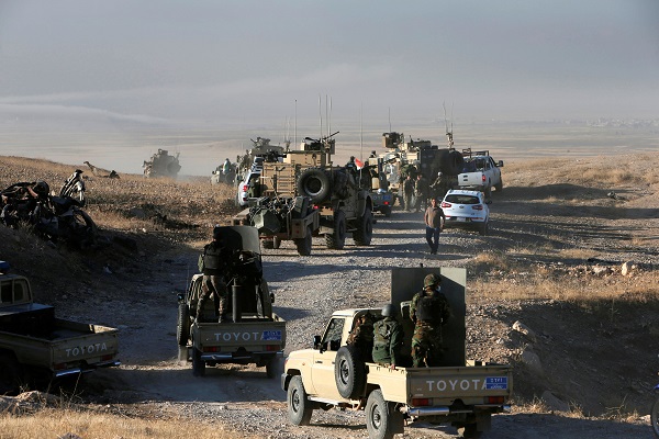 Peshmerga forces advance in the east of Mosul to attack Islamic State militants in Mosul, Iraq, October 17, 2016. REUTERS/Azad Lashkari