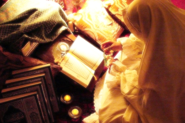 muslim-woman-reading-quran
