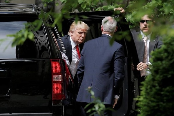 U.S. Republican presidential candidate Donald Trump arrives for a meeting with former US Secretary of State Henry Kissinger in New York City, U.S. May 18, 2016. REUTERS/Brendan McDermid